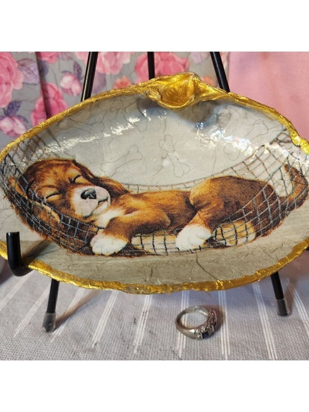 DECOUPAGE CLAM SHELL DECOUPAGE SLEEPING PUPPY ON A CLAM SHELL TRINKET DISH